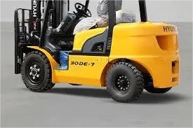 Дизельный вилочный погрузчик HYUNDAI 30DE-7 б/у0
