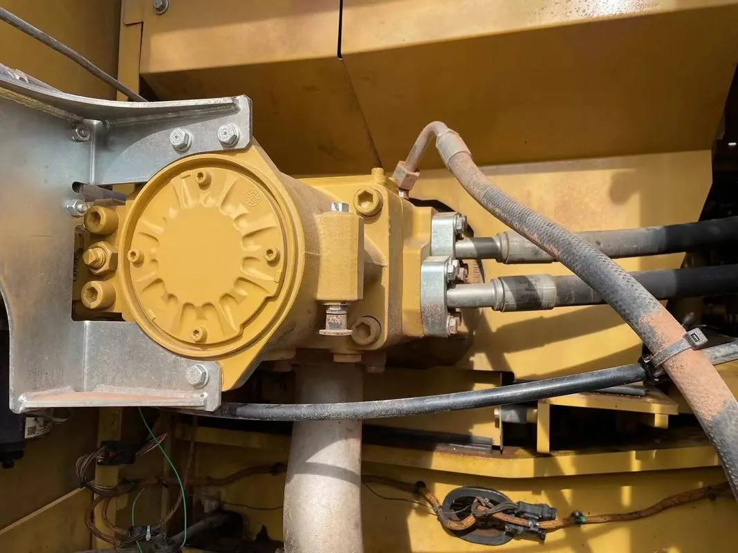 Средний экскаватор CAT 330GC б/у3