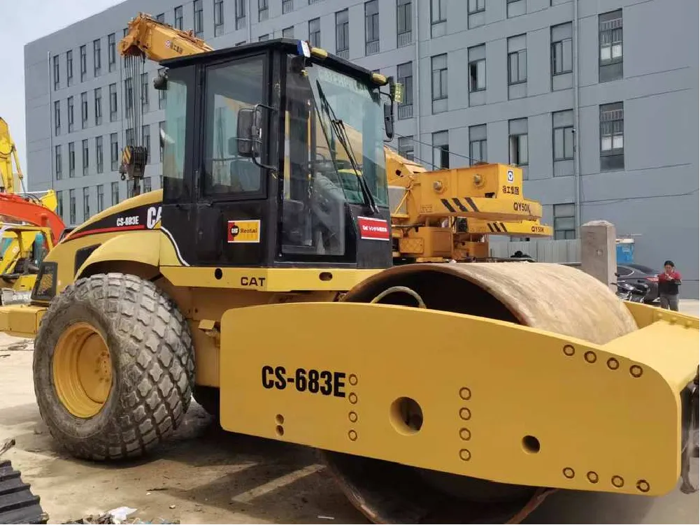 Виброуплотнитель CAT CS683E б/у0