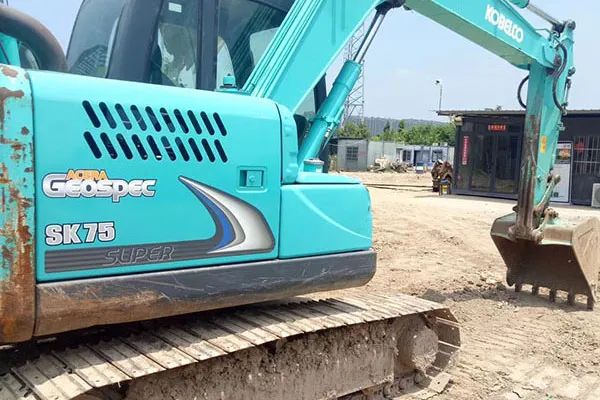 Малый экскаватор KOBELCO SK75-8 б/у1