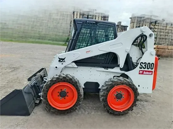 Погрузчик с бортовым поворотом Bobcat S300 б/у