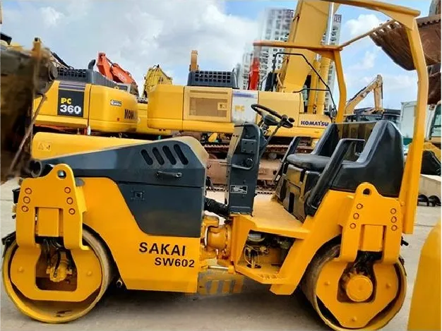 Вибрационный каток SAKAI SW602 б/у0