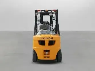 Дизельный вилочный погрузчик HYUNDAI 25DE-7 б/у0