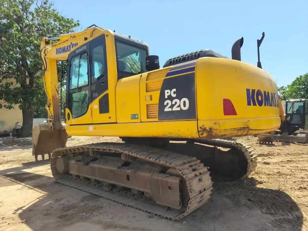 Средний экскаватор KOMATSU PC200-8M0 б/у2
