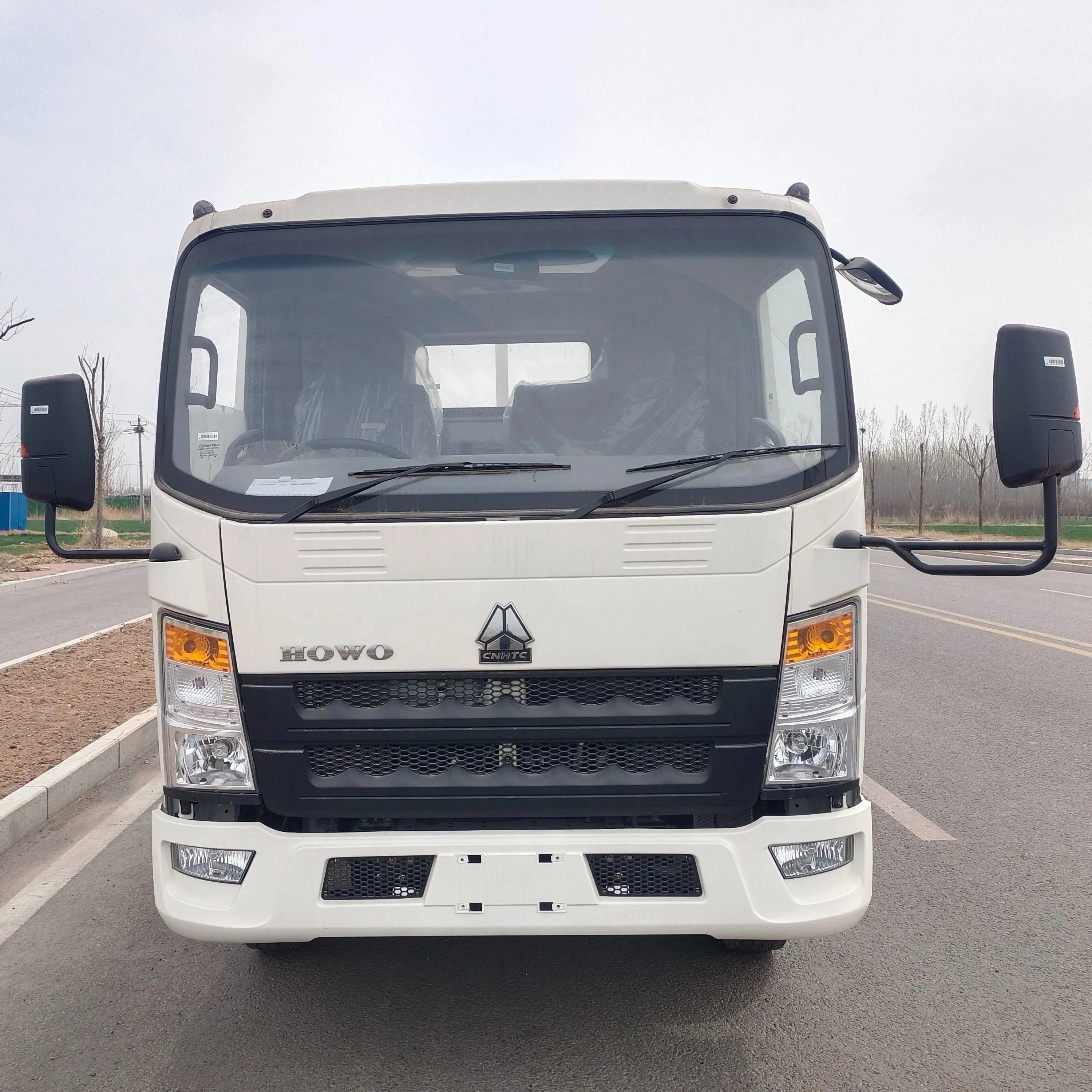 Легкий грузовик SINOTRUK HOWO 4x2 б/у2