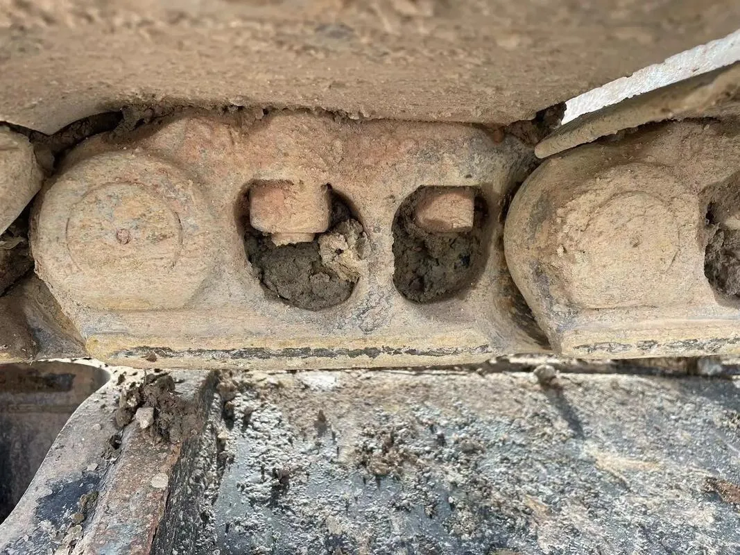 Средний экскаватор CAT 330GC б/у1