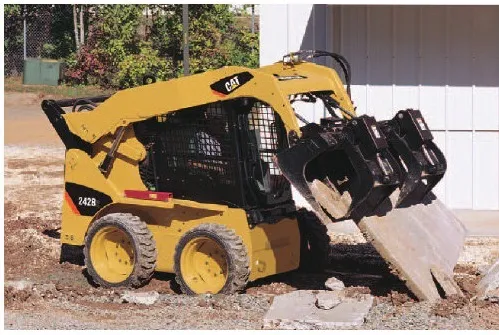 Погрузчик с бортовым поворотом CAT 242B Series 2 б/у2