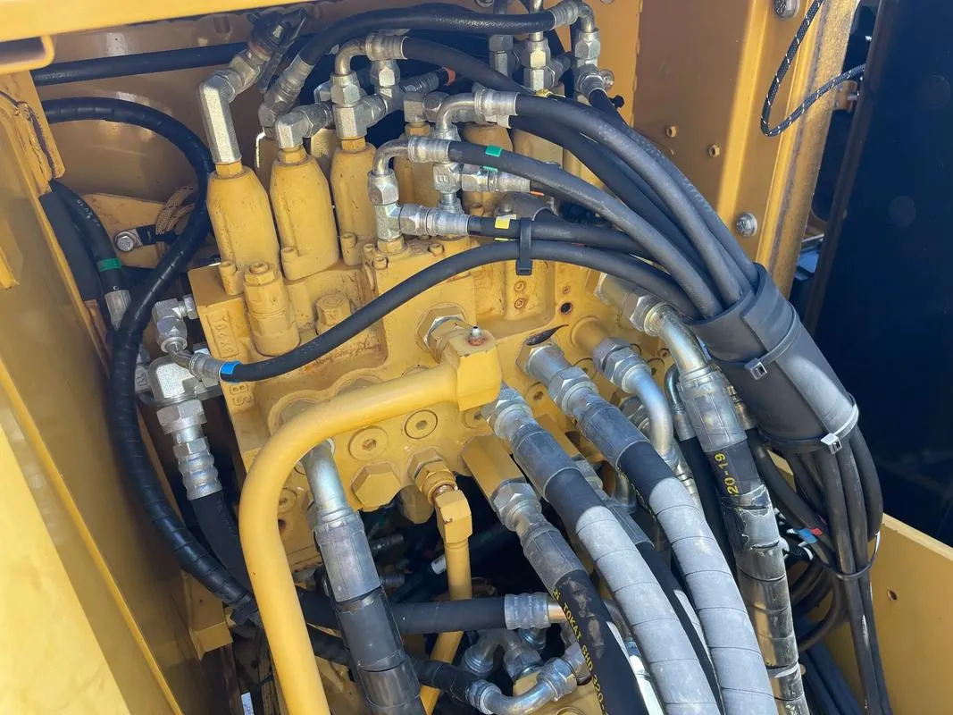 Средний экскаватор CAT 312D2GC б/у5