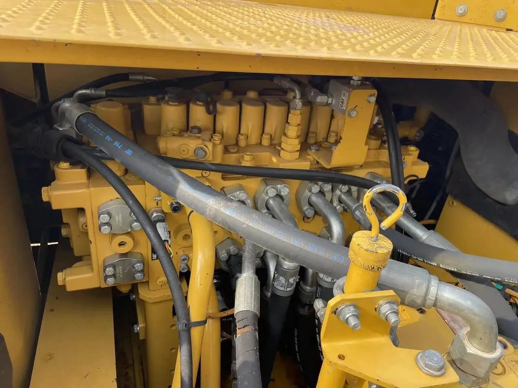 Средний экскаватор CAT 330GC б/у2