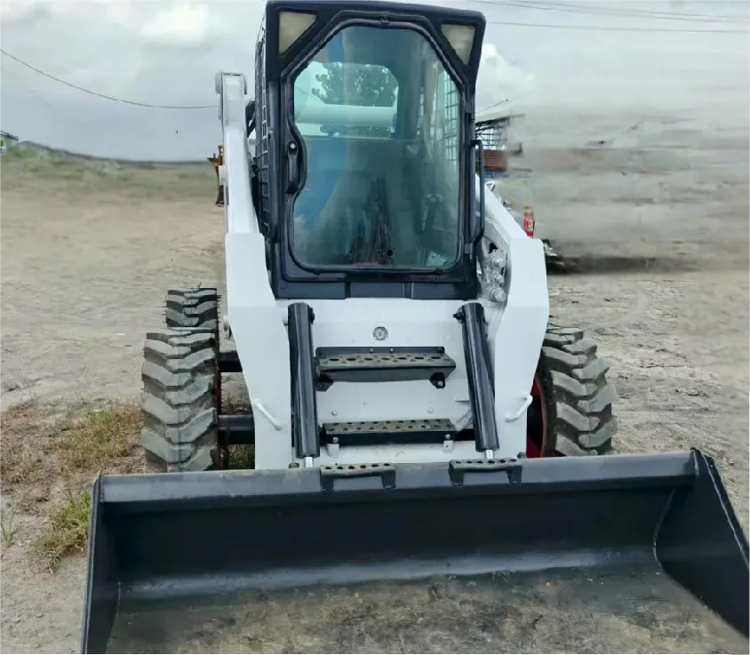 Погрузчик с бортовым поворотом Bobcat S3001