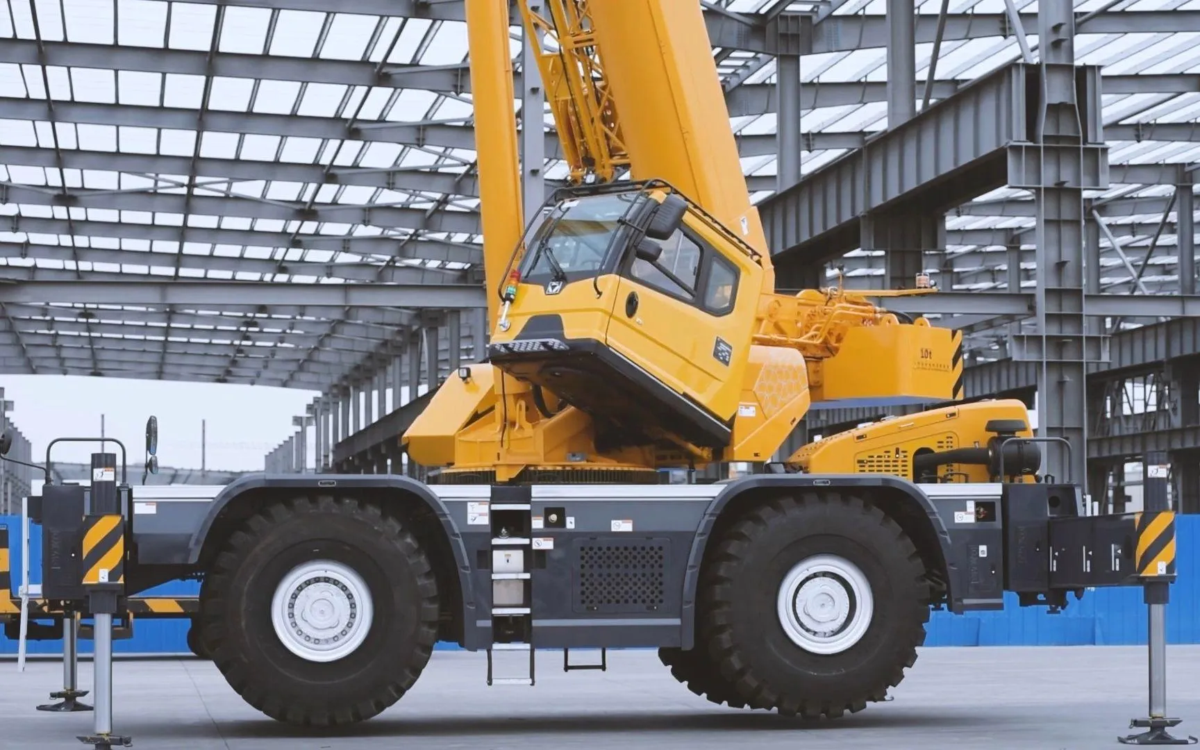 Кран повышенной проходимости XCMG XCR90_E б/у